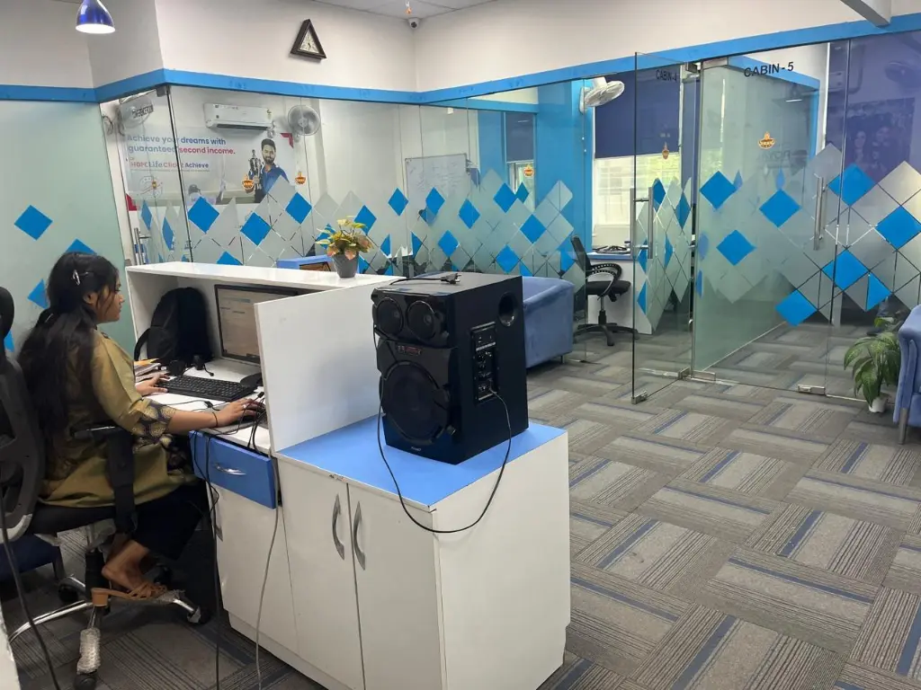 448996492_co working (2).webp